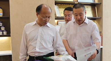 內(nèi)蒙古自治區(qū)政協(xié)黨組書記、主席李秀領(lǐng)考察、調(diào)研我公司